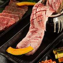 Tsuboduke kalbi yaki (marinated  and grilled short ribs)