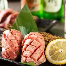 Thickly-cut wagyu beef premium shintan