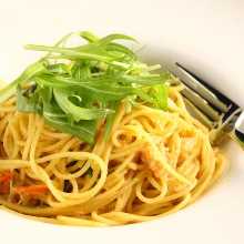 Spaghetti with snow crab and mizuna, crab miso flavor