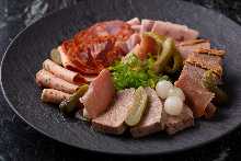 Charcuterie Board with Pickled Vegetables(for 2-3 People)