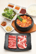 Sundubu (Sundubu-jjigae)and yakiniku lunch set