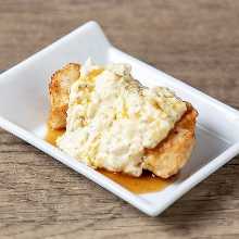 Fried chicken with vinegar and tartar sauce