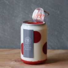 Fluffy cans Strawberries, chiffon, and fresh cream