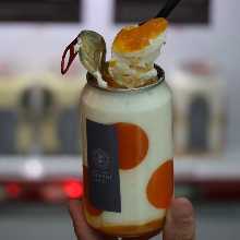 Fluffy can mango, chiffon, and fresh cream