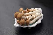 Shimeji mushrooms (topping)