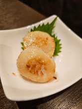 Grilled scallop with butter