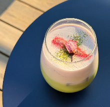 Einspaener with Cherry Blossoms and Matcha Green Tea