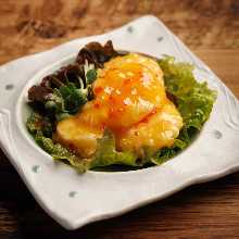 Shrimp with chili sauce and mayonnaise