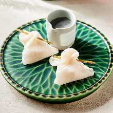 Kudzumochi (arrowroot-starch dumpling)