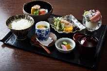 2,400 JPY Set (7 Items)