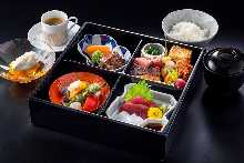 Shokado bento box with dessert and coffee