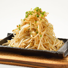 Stir-fried bean sprouts