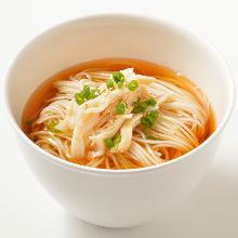 Noodles topped with chicken Noodles topped with chicken