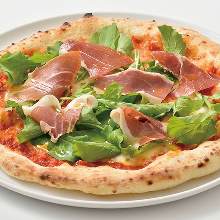 Raw ham pizza