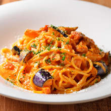 Bacon tomato sauce pasta