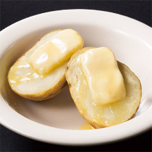 Steamed potatoes with butter