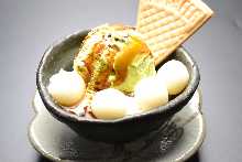 Shiratama (rice flour dumplings) with matcha ice cream