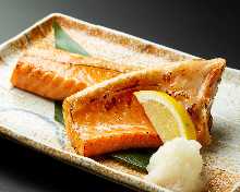 Grilled fatty salmon belly