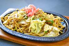 Yakisoba noodles with sauce