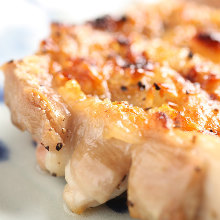 Salted and grilled chicken thigh