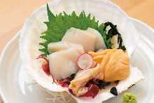 Live scallop sashimi