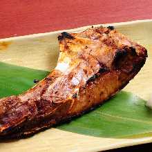 Grilled tuna collar meat