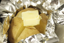 Steamed potatoes with butter