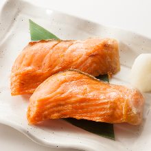 Grilled fatty salmon belly