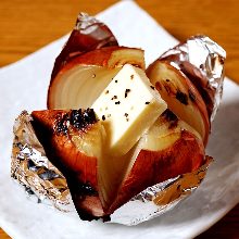 Onions baked in foil