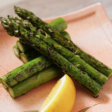 Charcoal grilled asparagus