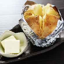 Steamed potatoes with butter