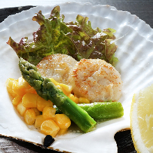 Grilled scallop with butter