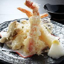 Assorted seafood tempura