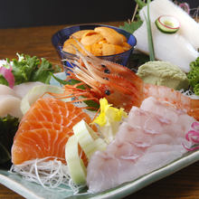 Assorted sashimi