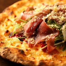 Pizza prosciutto and mascarpone