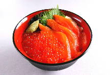 "Oyako" salmon roe and Japanese salmon rice bowl