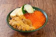 Sea urchin and salmon roe rice bowl