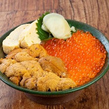Sea urchin and salmon roe rice bowl