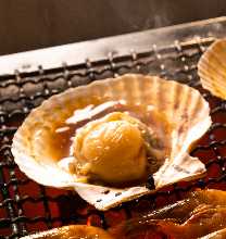 Hamayaki scallops (grilled scallops)