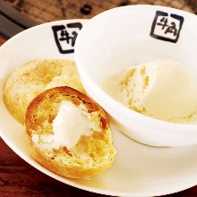 Bread with vanilla ice cream