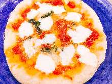 Margherita lunch "with salad and drink bar"