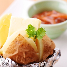 Steamed potatoes with butter