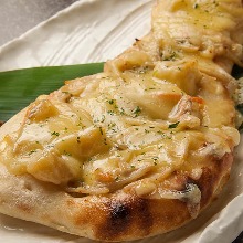 Naan pizza