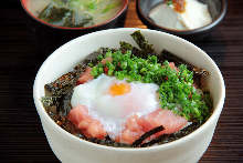 Minced red tuna and spring onion rice bowl