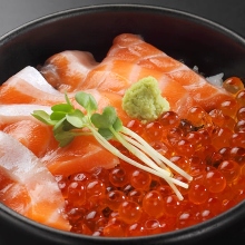 "Oyako" salmon roe and Japanese salmon rice bowl