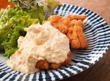 Fried chicken with vinegar and tartar sauce