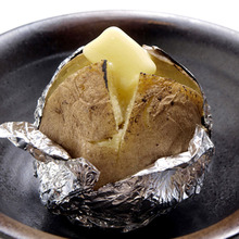 Steamed potatoes with butter
