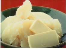 Steamed potatoes with butter