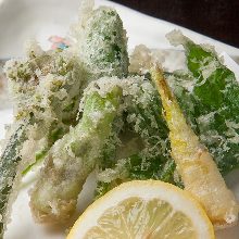 Wild vegetable tempura