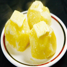 Steamed potatoes with butter